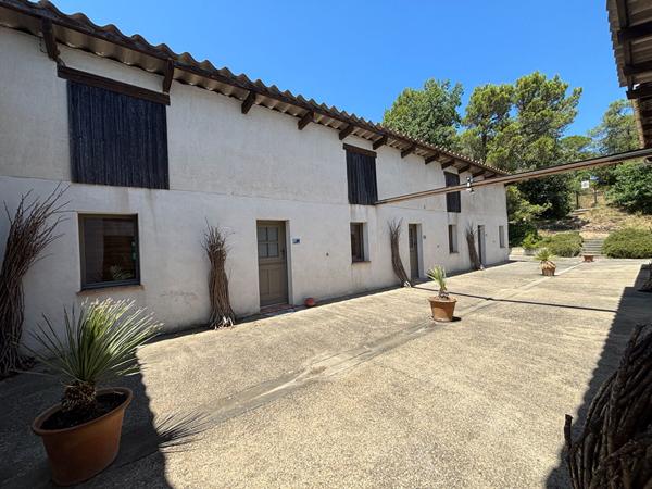 Domaine à CARCASSONNE avec piscine, gîte et chambres d'hôtes