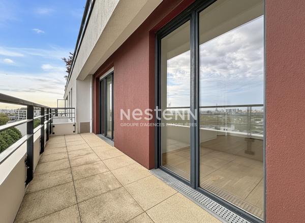 ISSY LES MOULINEAUX - FORT D'ISSY - Vente appartement 2 pièces avec balcon et vue dégagée sur Paris et la Tour Eiffel
