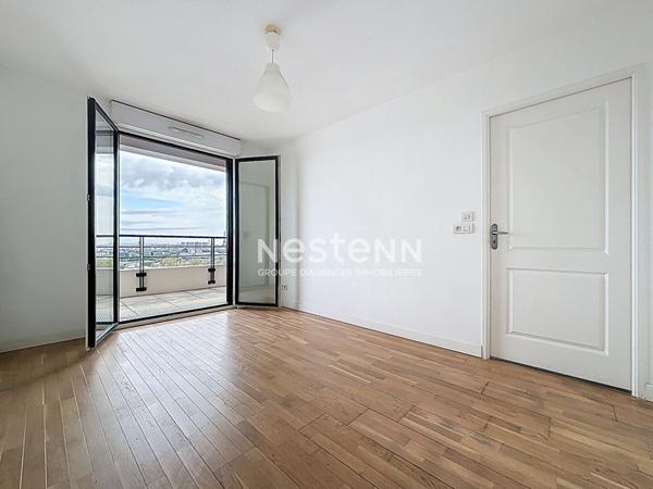 ISSY LES MOULINEAUX - FORT D'ISSY - Vente appartement 2 pièces avec balcon et vue dégagée sur Paris et la Tour Eiffel