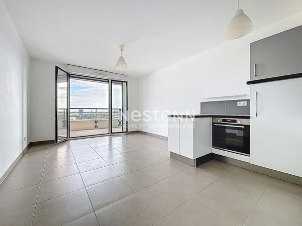 ISSY LES MOULINEAUX - FORT D'ISSY - Vente appartement 2 pièces avec balcon et vue dégagée sur Paris et la Tour Eiffel