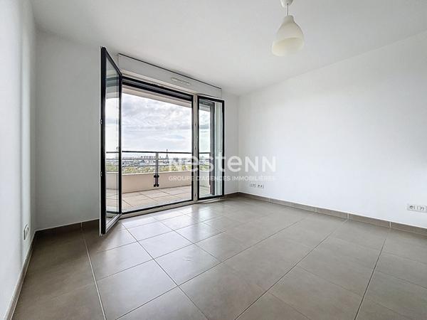 ISSY LES MOULINEAUX - FORT D'ISSY - Vente appartement 2 pièces avec balcon et vue dégagée sur Paris et la Tour Eiffel