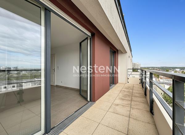 ISSY LES MOULINEAUX - FORT D'ISSY - Vente appartement 2 pièces avec balcon et vue dégagée sur Paris et la Tour Eiffel