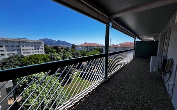 Appartement à vendre    2 pièces • 58,11 m2 Marseille 8