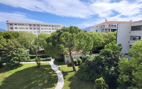 Appartement à vendre    2 pièces • 58,11 m2 Marseille 8