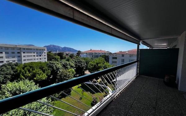 Appartement à vendre    2 pièces • 58,11 m2 Marseille 8