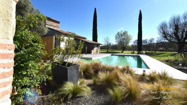 PROPRIÉTÉ DE PRESTIGE AUX PORTES DE TOULOUSE - ENTIÈREMENT RÉNOVÉE - AVEC PISCINE ET DÉPENDANCES D'EXCEPTION