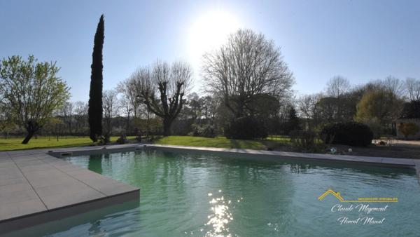 PROPRIÉTÉ DE PRESTIGE AUX PORTES DE TOULOUSE - ENTIÈREMENT RÉNOVÉE - AVEC PISCINE ET DÉPENDANCES D'EXCEPTION