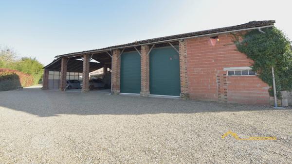 PROPRIÉTÉ DE PRESTIGE AUX PORTES DE TOULOUSE - ENTIÈREMENT RÉNOVÉE - AVEC PISCINE ET DÉPENDANCES D'EXCEPTION