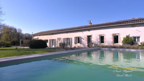 PROPRIÉTÉ DE PRESTIGE AUX PORTES DE TOULOUSE - ENTIÈREMENT RÉNOVÉE - AVEC PISCINE ET DÉPENDANCES D'EXCEPTION