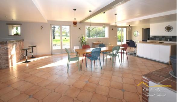 PROPRIÉTÉ DE PRESTIGE AUX PORTES DE TOULOUSE - ENTIÈREMENT RÉNOVÉE - AVEC PISCINE ET DÉPENDANCES D'EXCEPTION