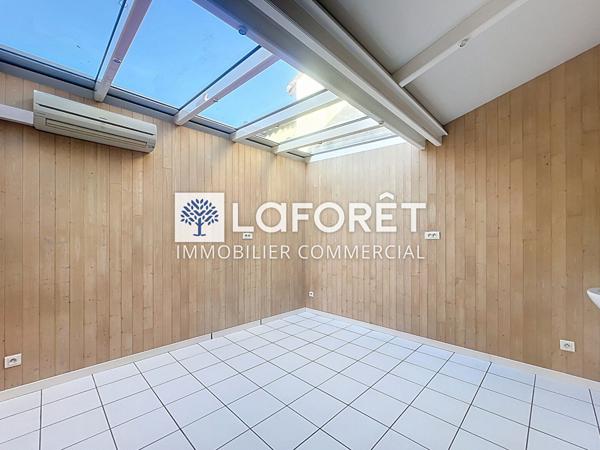 Location local commercial près de CERIZAY - 2 pièce(s) - 73 m² - 650 €/mois