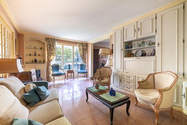 APPARTEMENT TROIS CHAMBRES GRANDE TERRASSE !