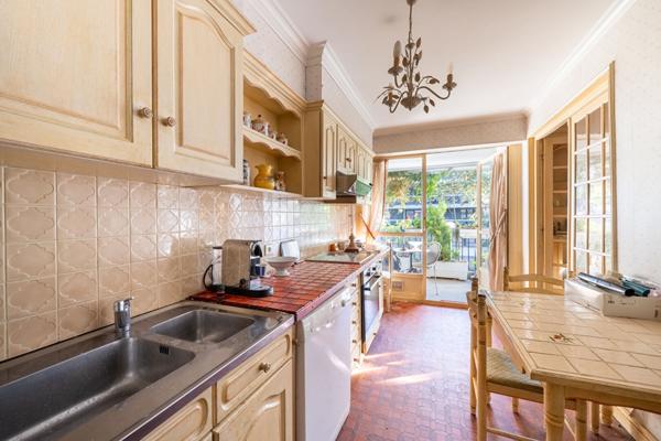 APPARTEMENT TROIS CHAMBRES GRANDE TERRASSE !