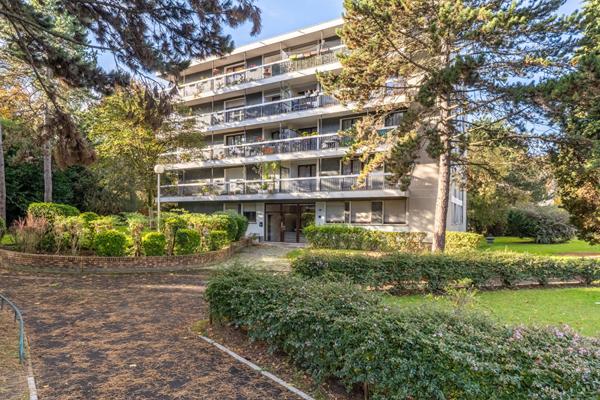 APPARTEMENT TROIS CHAMBRES GRANDE TERRASSE !