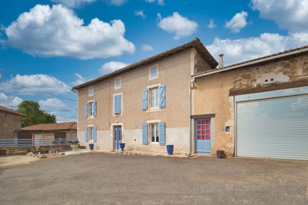 Maison à vendre à Terres-de-Haute-Charente (16270) - Charente