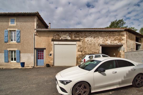 Maison à vendre à Terres-de-Haute-Charente (16270) - Charente