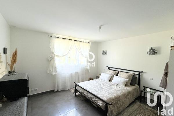 Maison à vendre 6 pièces 120 m² Le Mesnil-Saint-Denis