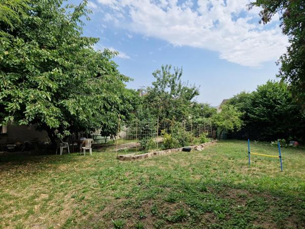 Une habitation principale avec T2 indépendant !