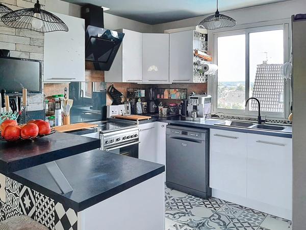 Une habitation principale avec T2 indépendant !