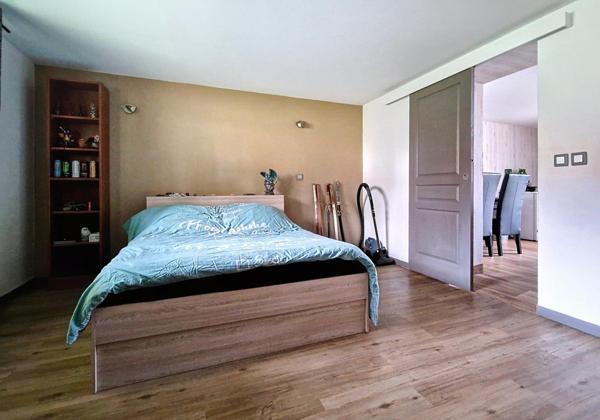 Une habitation principale avec T2 indépendant !