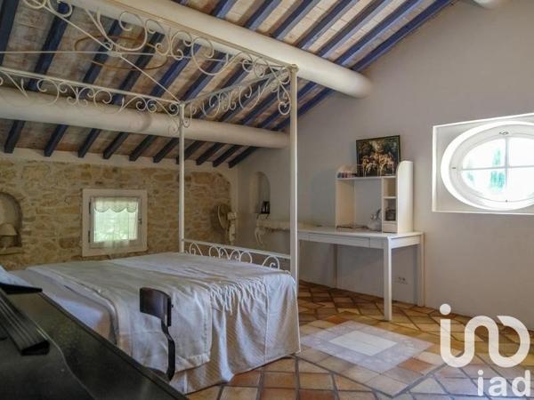 Mas 7 pièces de 271 m² à Pernes-les-Fontaines (84210)
