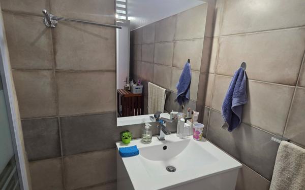 Appartement à vendre    4 pièces • 75,28 m2 Les Abymes