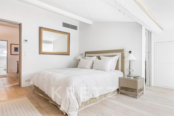 MAGNIFIQUE APPARTEMENT AVEC TERRASSE _ PORT DE SAINT-TROPEZ