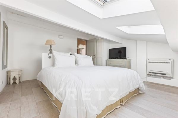 MAGNIFIQUE APPARTEMENT AVEC TERRASSE _ PORT DE SAINT-TROPEZ