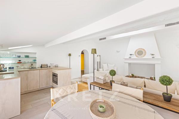 MAGNIFIQUE APPARTEMENT AVEC TERRASSE _ PORT DE SAINT-TROPEZ