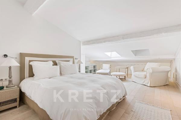 MAGNIFIQUE APPARTEMENT AVEC TERRASSE _ PORT DE SAINT-TROPEZ