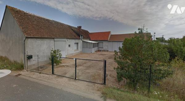 longère avec un T3 rénové avec entrée séjour/cuisine, 2 chambres, sdb, wc. Une partie à rénover