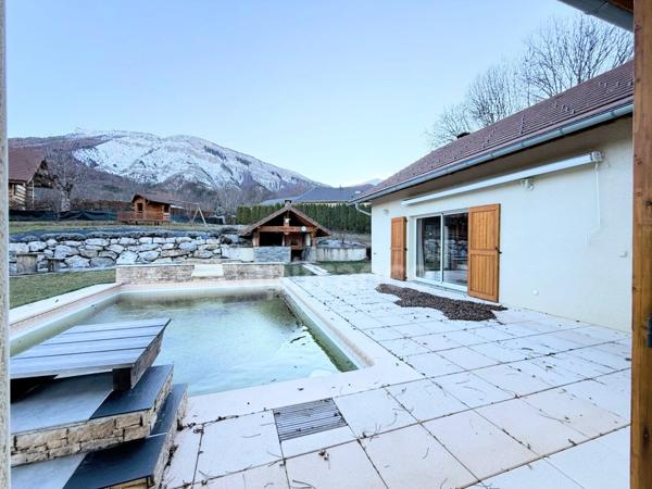 Villa Moderne de 211m² avec piscine et garage