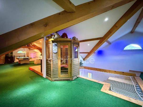 Villa Moderne de 211m² avec piscine et garage