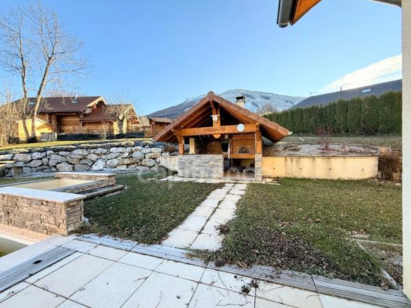 Villa Moderne de 211m² avec piscine et garage