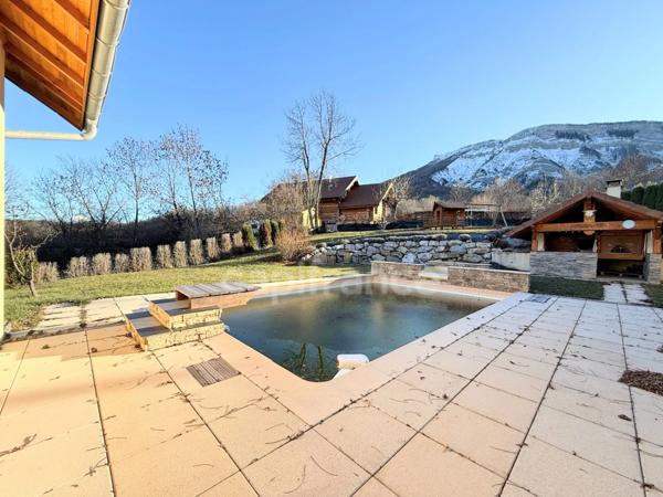 Villa Moderne de 211m² avec piscine et garage