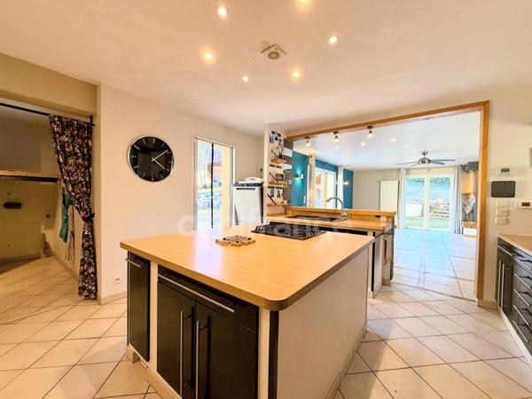 Villa Moderne de 211m² avec piscine et garage