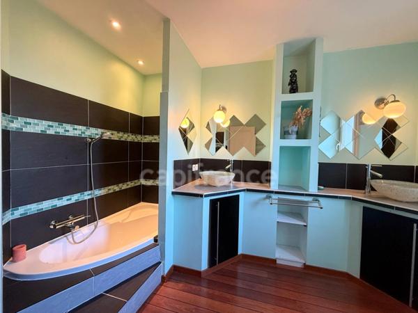 Villa Moderne de 211m² avec piscine et garage