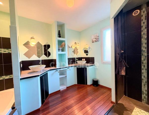 Villa Moderne de 211m² avec piscine et garage