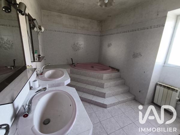 Maison à vendre 5 pièces 161,9 m² Lezay