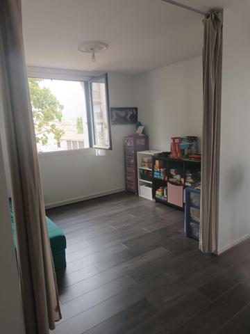 Appartement de 81m2 proche de toutes commodités.