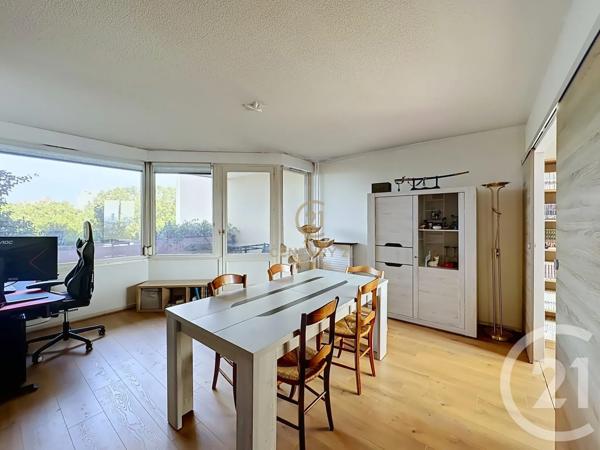 Appartement F2 Bis à vendre  2 pièces - 62,39 m 2   VAULX EN VELIN  - 69