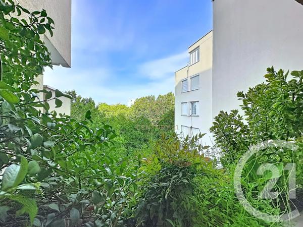 Appartement F2 Bis à vendre  2 pièces - 62,39 m 2   VAULX EN VELIN  - 69