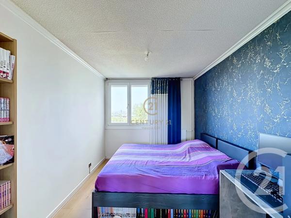Appartement F2 Bis à vendre  2 pièces - 62,39 m 2   VAULX EN VELIN  - 69
