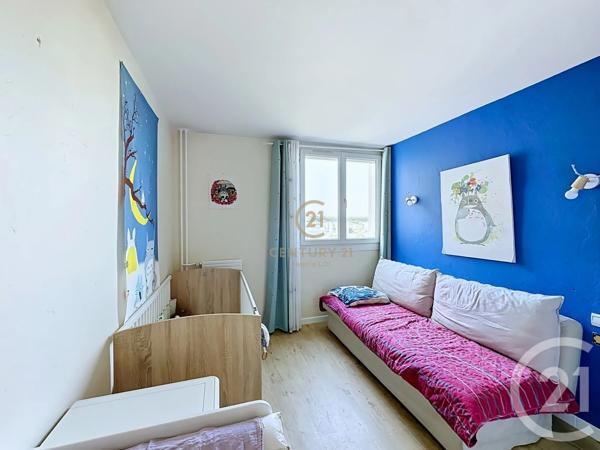 Appartement F2 Bis à vendre  2 pièces - 62,39 m 2   VAULX EN VELIN  - 69