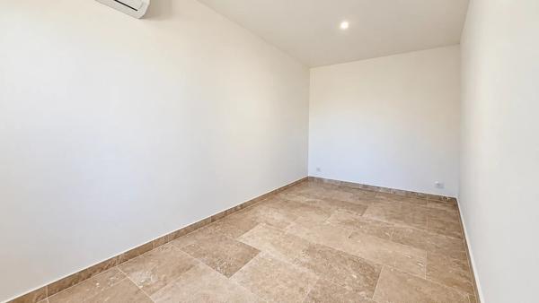 Vente                                                      Appartement
                        
                     3 pièces                      52 m2                     à Pourrières
