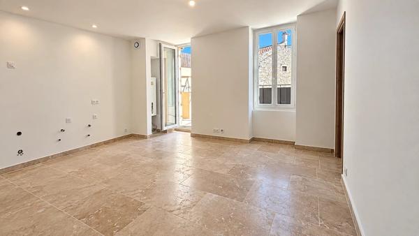 Vente                                                      Appartement
                        
                     3 pièces                      52 m2                     à Pourrières