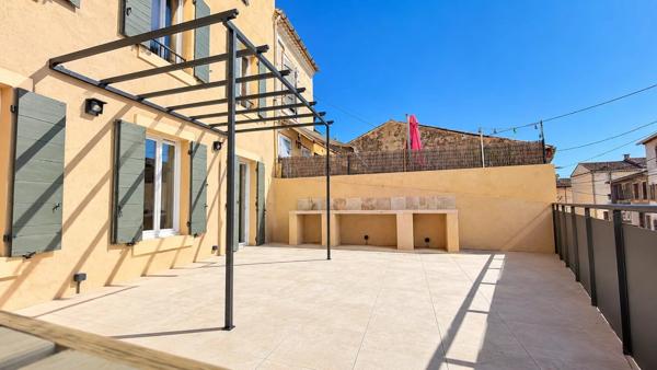 Vente                                                      Appartement
                        
                     3 pièces                      52 m2                     à Pourrières
