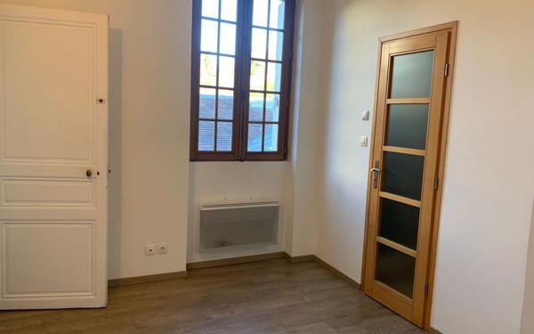 Appartement à vendre    1 pièce •  Chevreuse