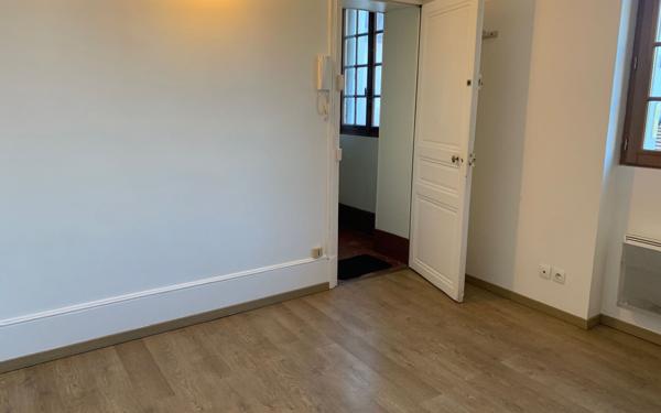 Appartement à vendre    1 pièce •  Chevreuse