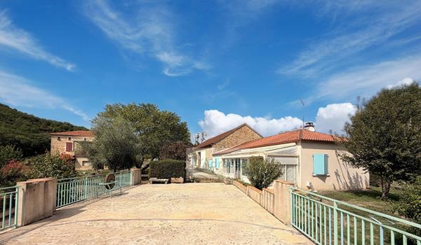 Propriété 2 maisons, dépendances, plus de 4 ha